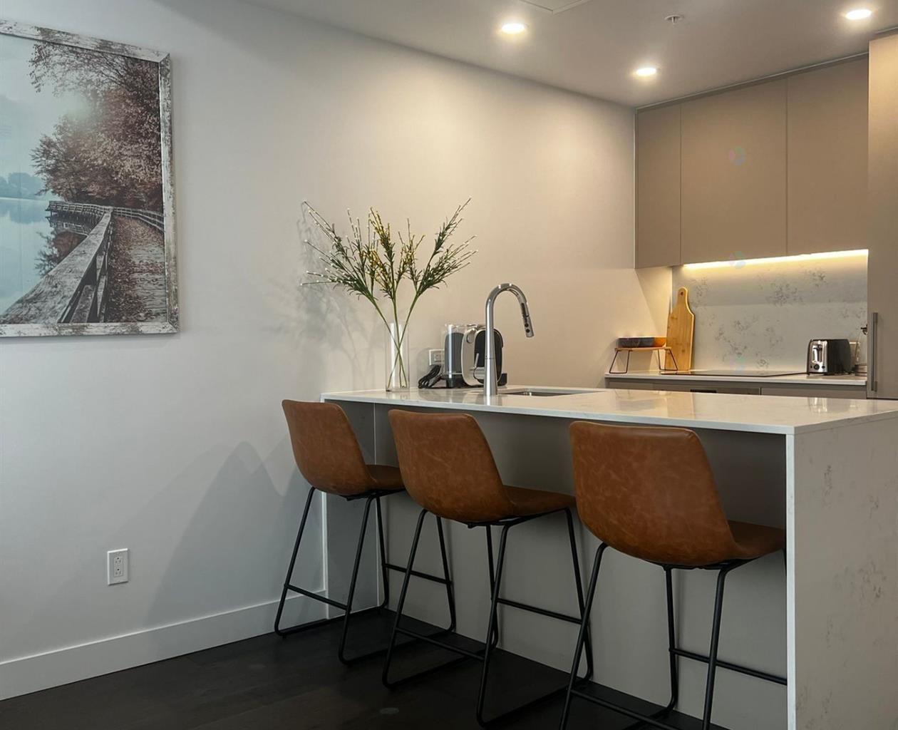 For rent: René-Lévesque 1112 — 8